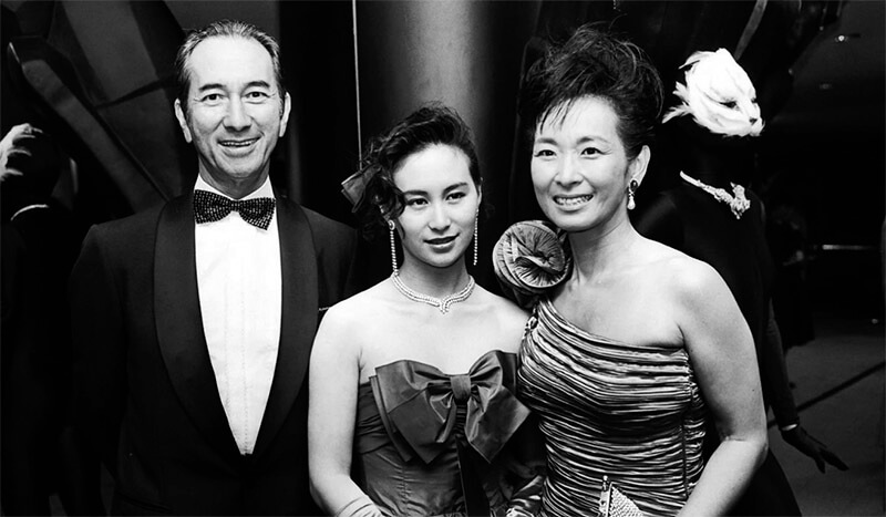 Stanley Ho pictured with his daughter Pansy Ho Chiu-king (centre) and ballet dancer Christine Liao at a charity ball in this undated file picture. Photo: SCMP