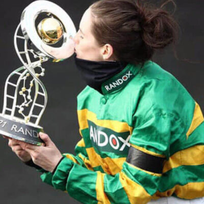 راشائل بلک مور، سوارکار زن برنده مسابقات اسب دوانی شد