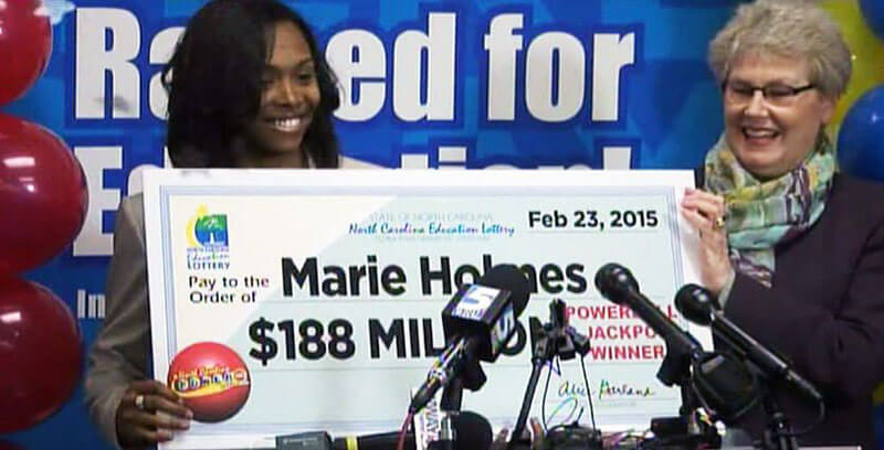 ماری هولمز در سال 2015 برنده خوش شانس لاتاری بود که جایزه 188 میلیون دلاری را برد