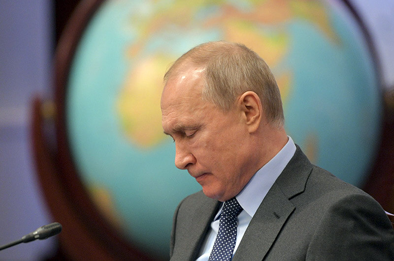 ولادیمیر ولادیمیرویچ پوتین (زاده 7 اکتبر 1952) یک سیاستمدار و افسر اطلاعاتی سابق روسیه است که رئیس جمهور فعلی روسیه است، سمتی که از سال 2012 و پیش از این توسط وی از سال 1999 تا 2008 نیز پر شده است.