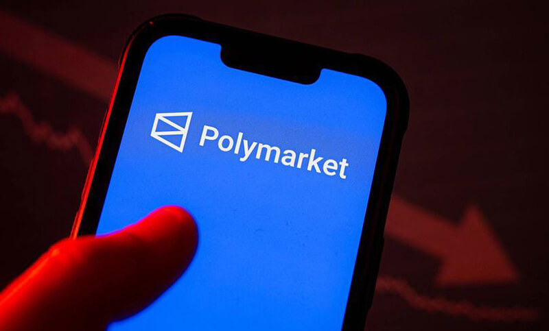 پلی مارکت یک پلتفرم بازار پیش‌ بینی غیرمتمرکز مبتنی بر بلاک‌ چین است که با استفاده از استیبل‌ کوین‌ امکان معامله روی نتایج رویدادهای واقعی را فراهم می‌کند.